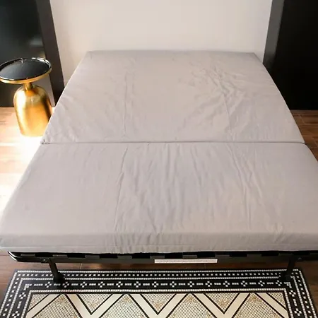 Proche Des Celebres Puces De 4p - Flat-guest * Paris