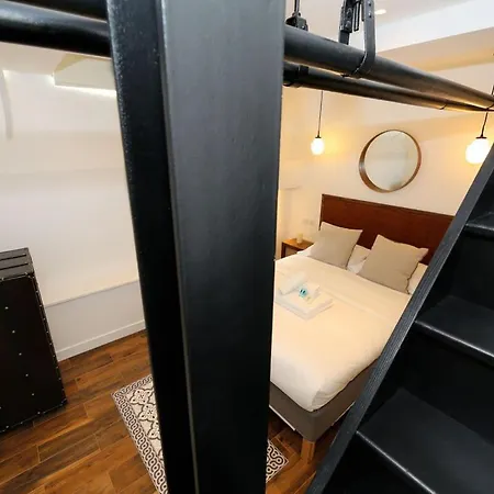 Proche Des Celebres Puces De 4p - Flat-guest Paris